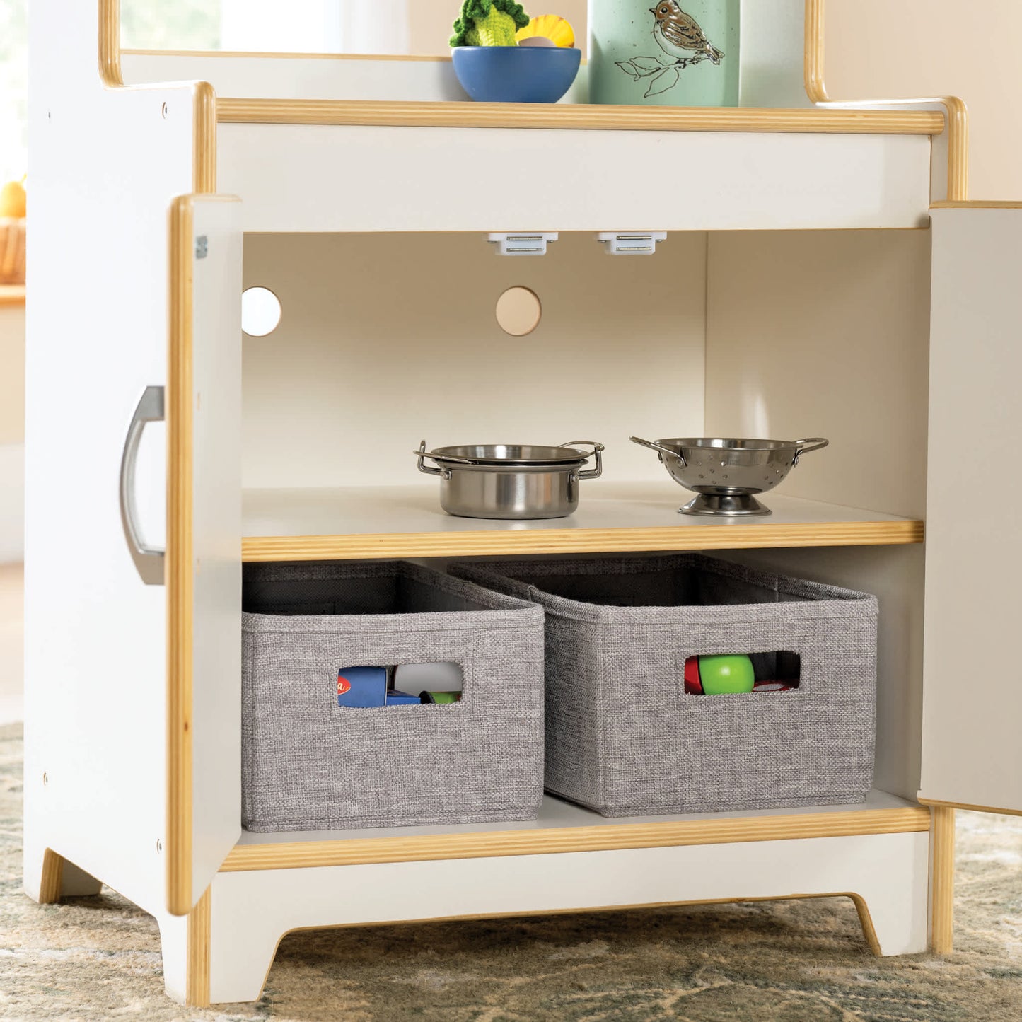 EdQ Kitchen Microwave and Cupboard